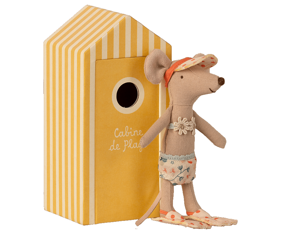 Beach Mice, Big Sister in Cabin de Plage